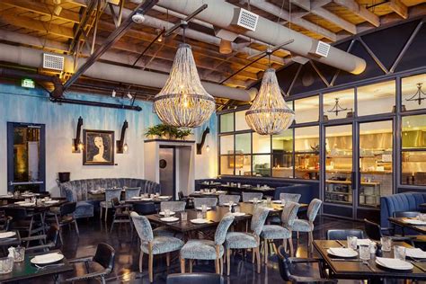 restaurants near star city
